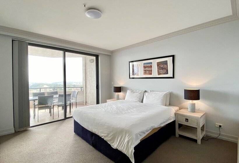 Superior 3-bedroom flat with a view, Milson Serviced Apartments