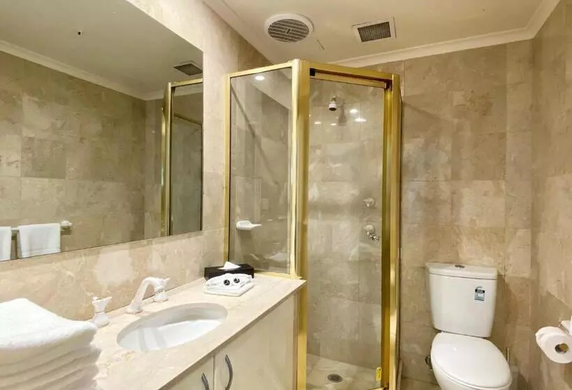 Superior 3-bedroom flat with a view, Milson Serviced Apartments