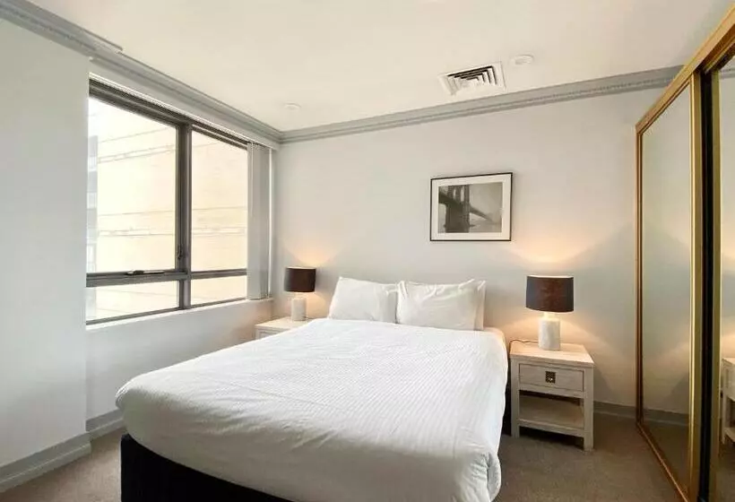 Superior 3-bedroom flat with a view, Milson Serviced Apartments