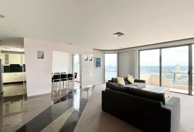Superior 3-bedroom flat with a view, Milson Serviced Apartments