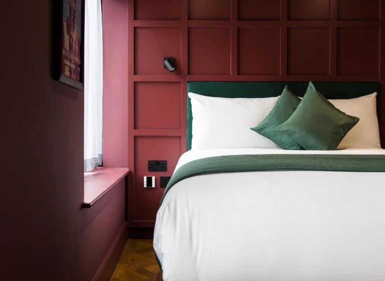 اتاق لوکس با تخت بزرگ, Dukes Street Apartment