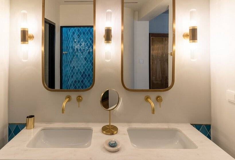 جناح سوبيريور, Gatsby Athens