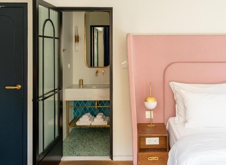 غرفة قياسية, Gatsby Athens