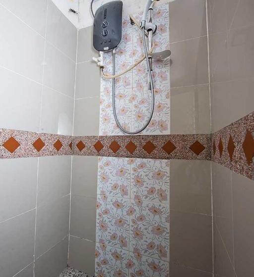 חדר משפחתי, Tanjung Inn