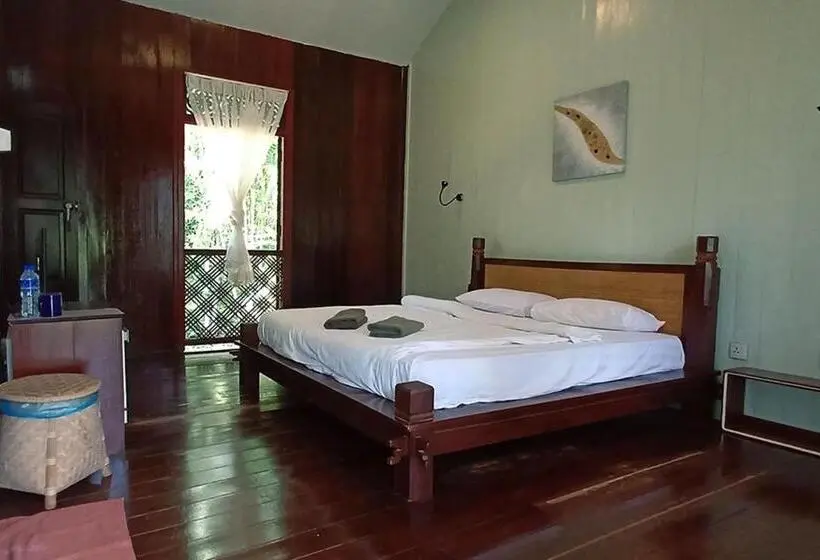 キングサイズベッドのデラックスルーム, Tanjung Inn