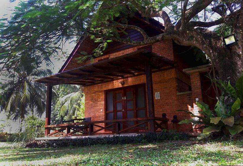 اتاق خانوادگی با چشم‌انداز باغ, Tanjung Inn