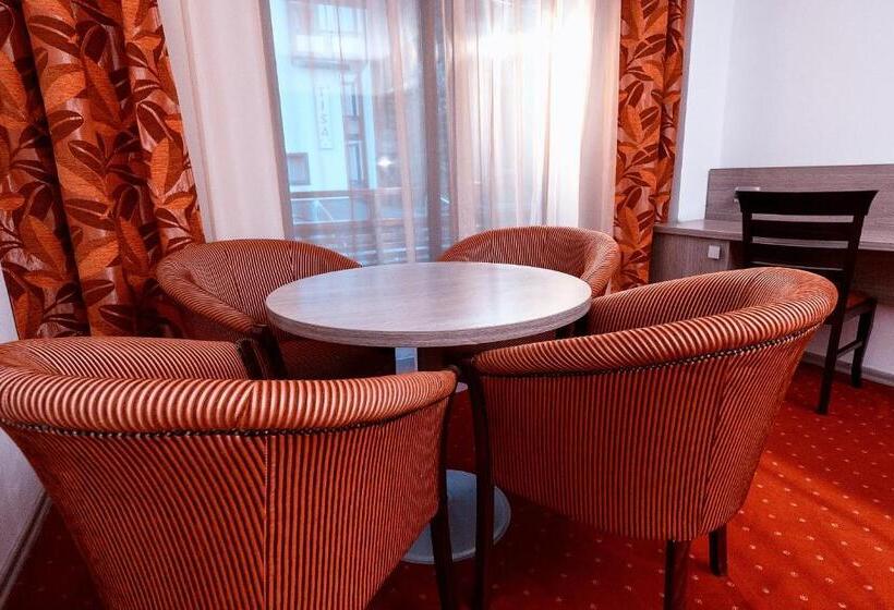 Номер Deluxe, Tisa