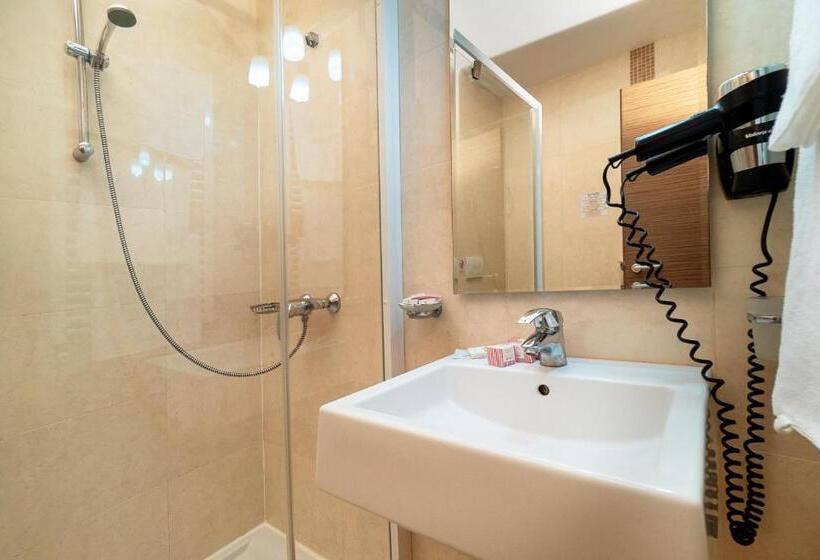 Семейный Номер, Tisa