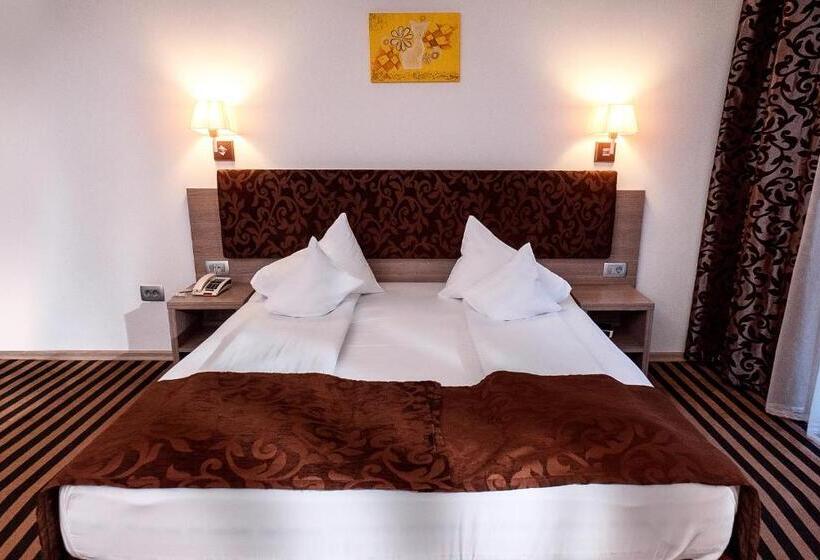 Семейный Номер, Tisa