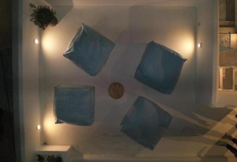 اتاق لوکس, Naxos Sandastic