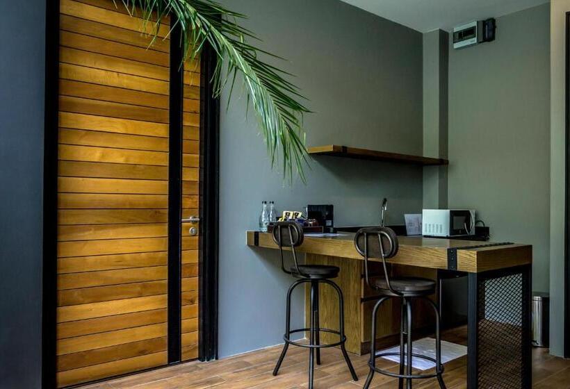 Suite with Pool, Wheeler Bed & Bike