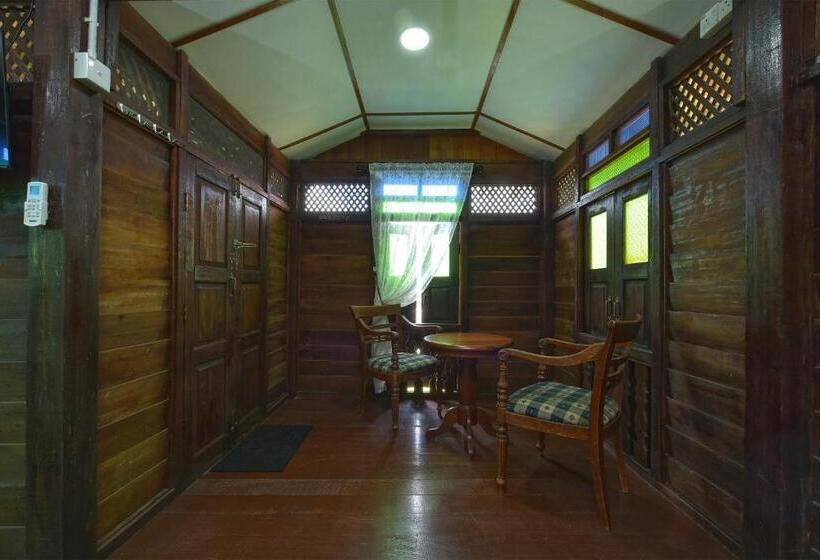 スタンダードスタジオ, Collection O 90622 Sehijau @ Cenang