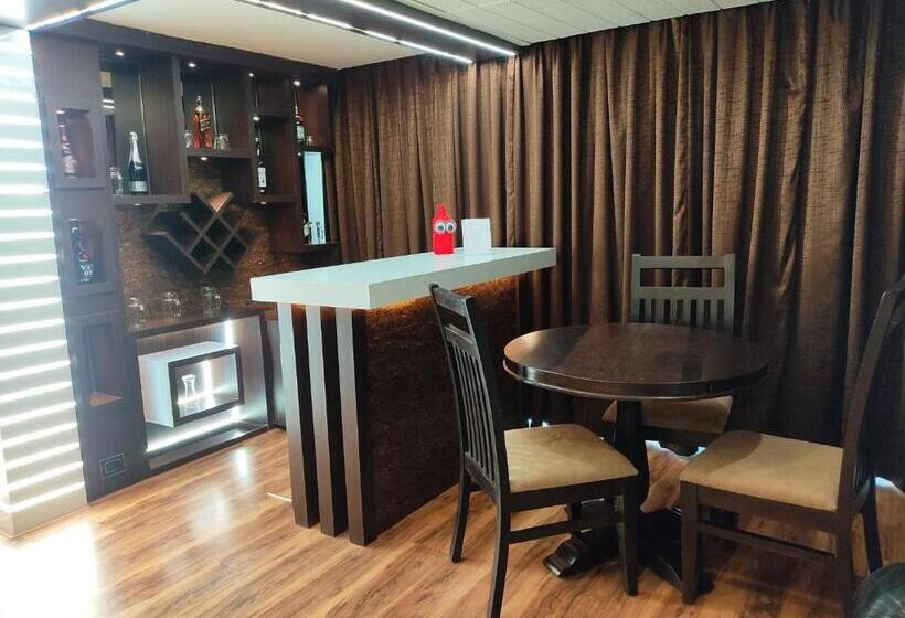 חדר דלוקס, Divan Clarks Inn, Goa