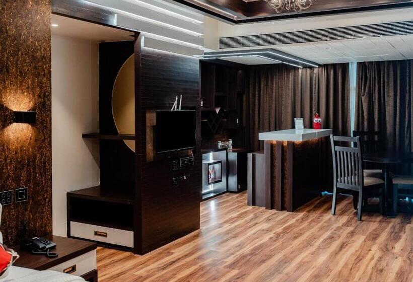 סוויטה נשיאותית, Divan Clarks Inn, Goa