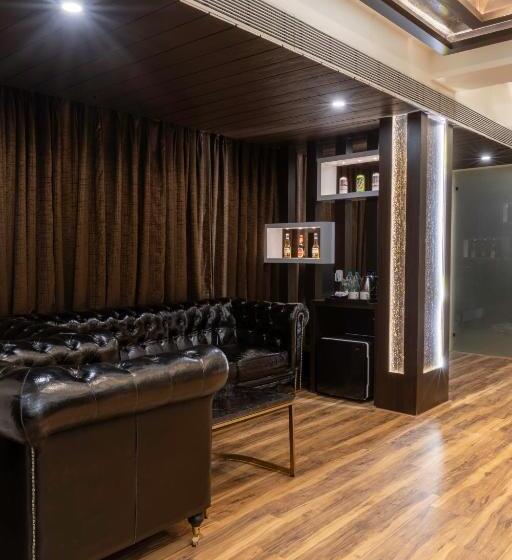 סוויטה נשיאותית, Divan Clarks Inn, Goa