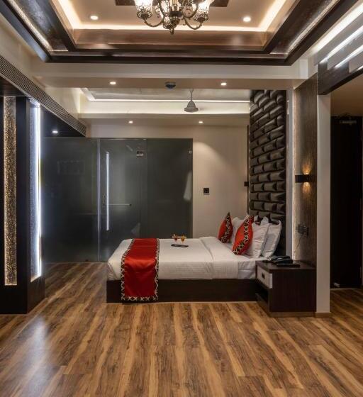 סוויטה נשיאותית, Divan Clarks Inn, Goa