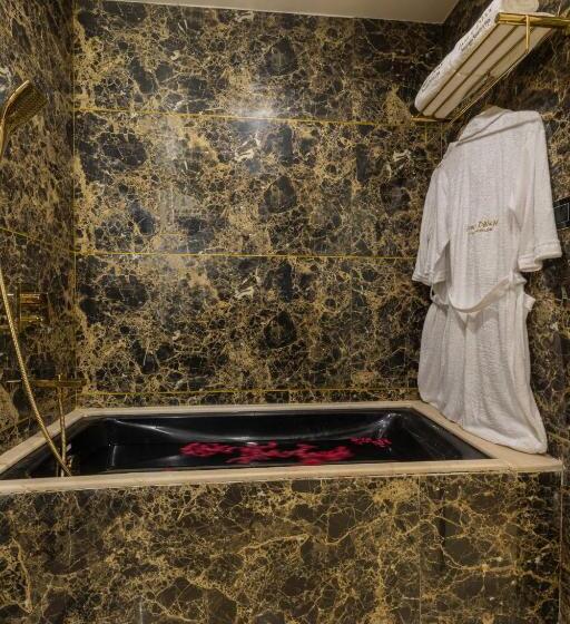 סוויטה נשיאותית, Divan Clarks Inn, Goa