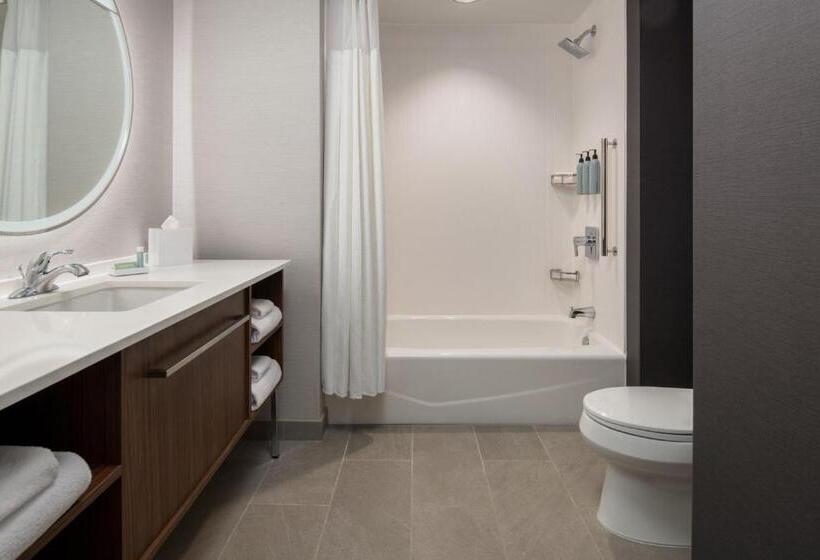 جناح, Courtyard By Marriott Santa Cruz