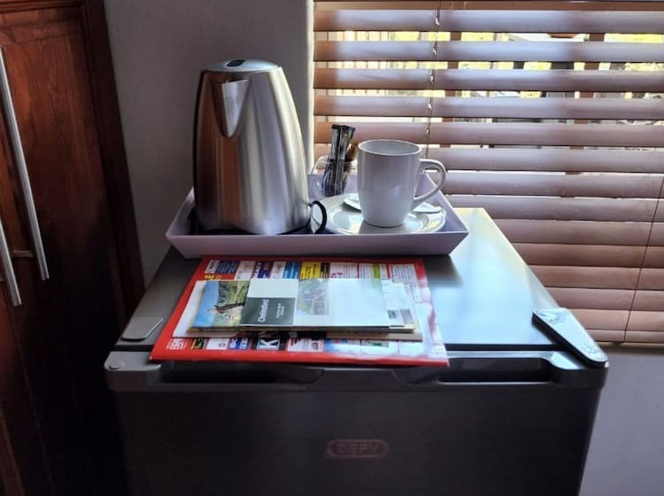 이코노미 룸, The Hills Guest House