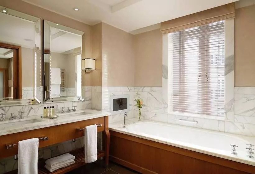 Suite, Corinthia London