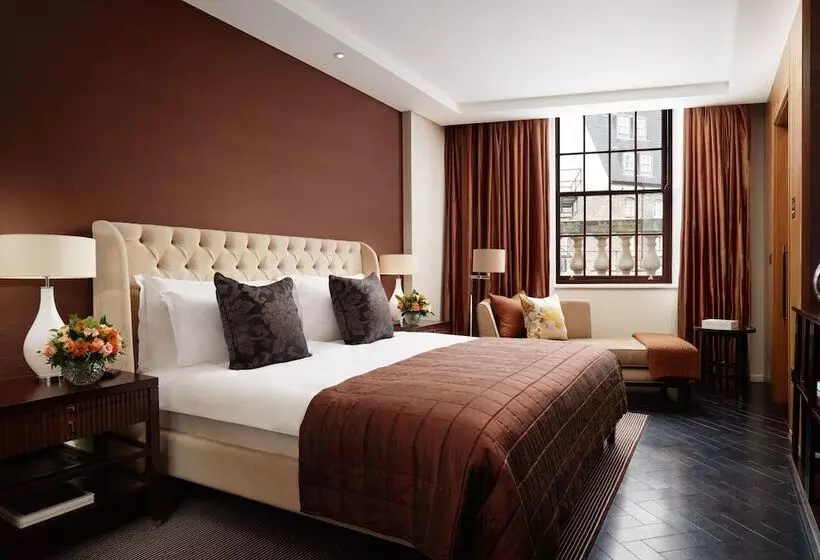 Suite, Corinthia London