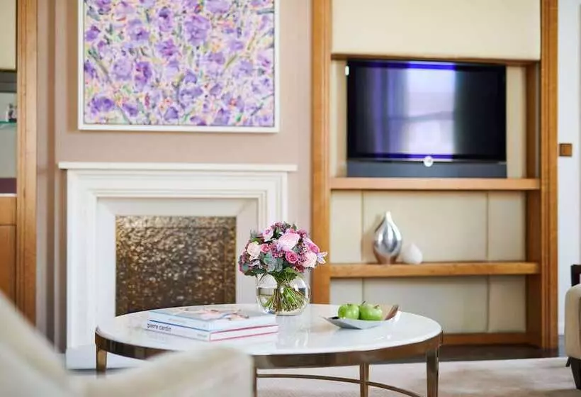 Suite, Corinthia London