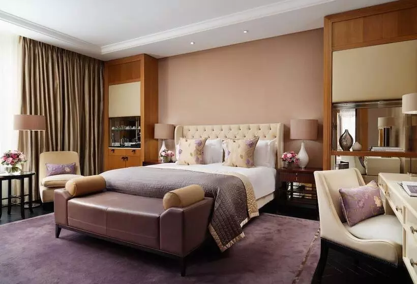 Suite, Corinthia London