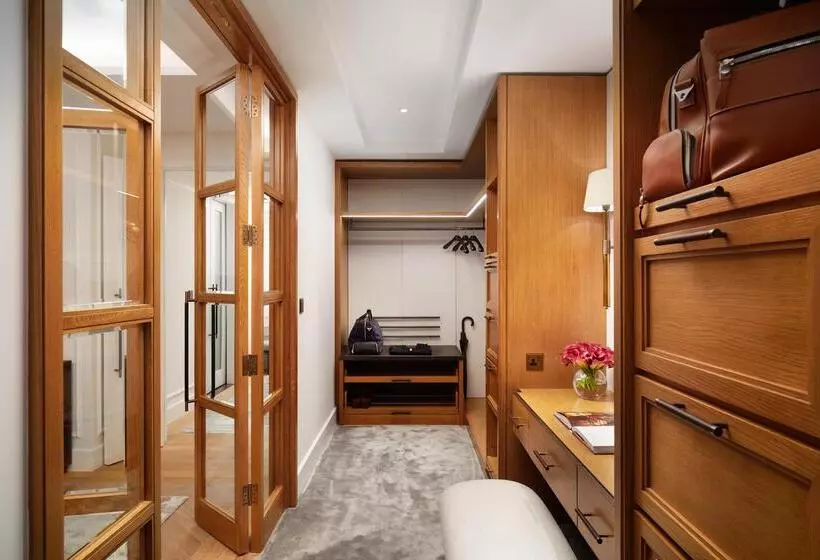 Suite, Corinthia London