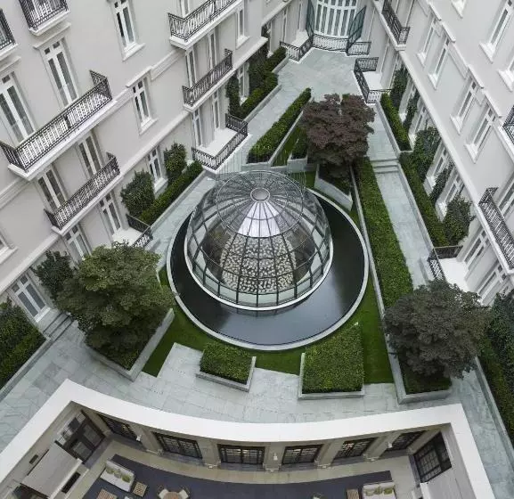Superior Room King Size Bed, Corinthia London