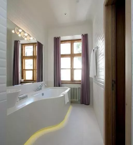 Suite, Dome