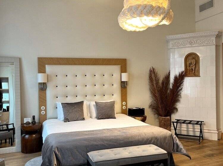 سوییت لوکس, Dome