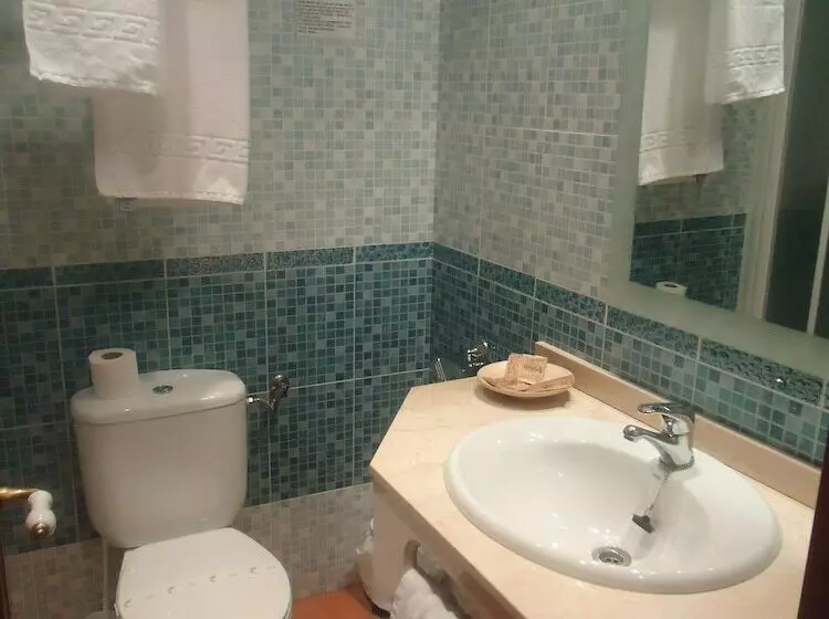 اتاق استاندارد سه نفره, Hostal Posada Entrevinas