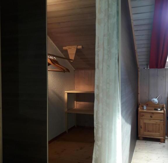 דירת שני חדרים, Beim Heiß N