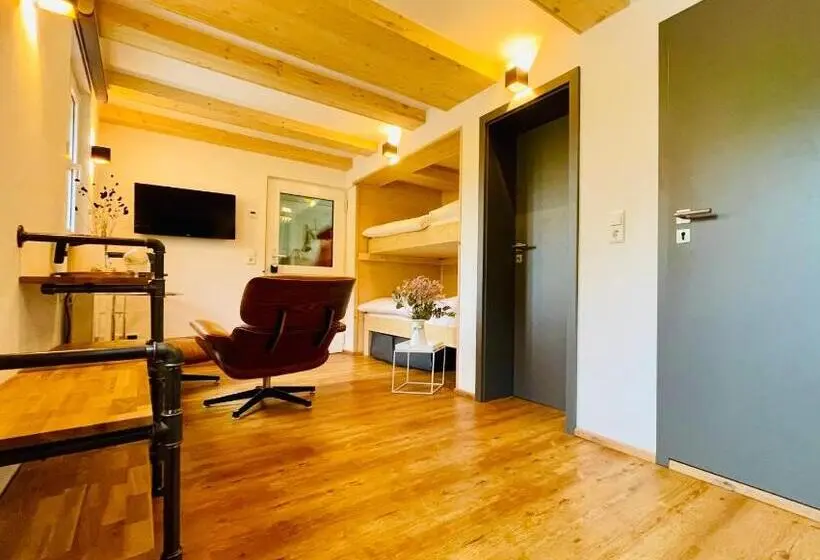 Deluxe Neljän Hengen Huone, Rotmeerhaus