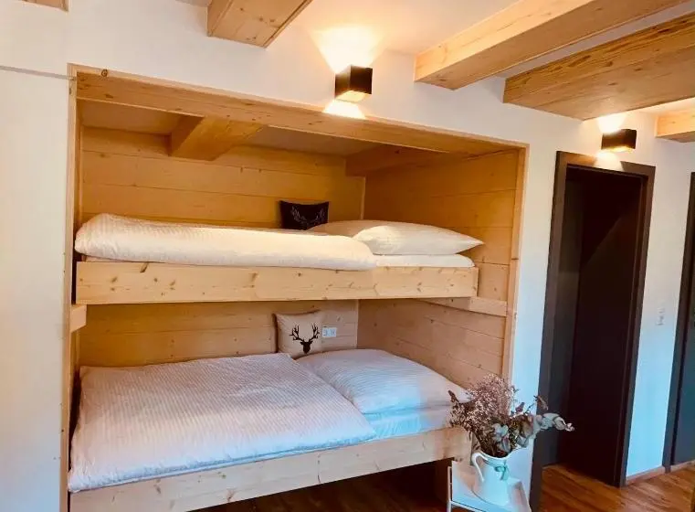 Deluxe Neljän Hengen Huone, Rotmeerhaus
