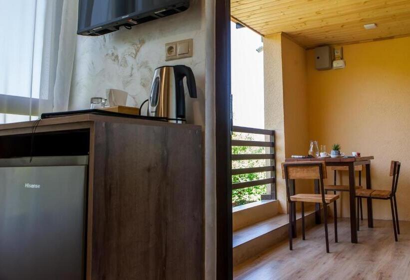 غرفة قياسية رباعية, Dilivita Rest House