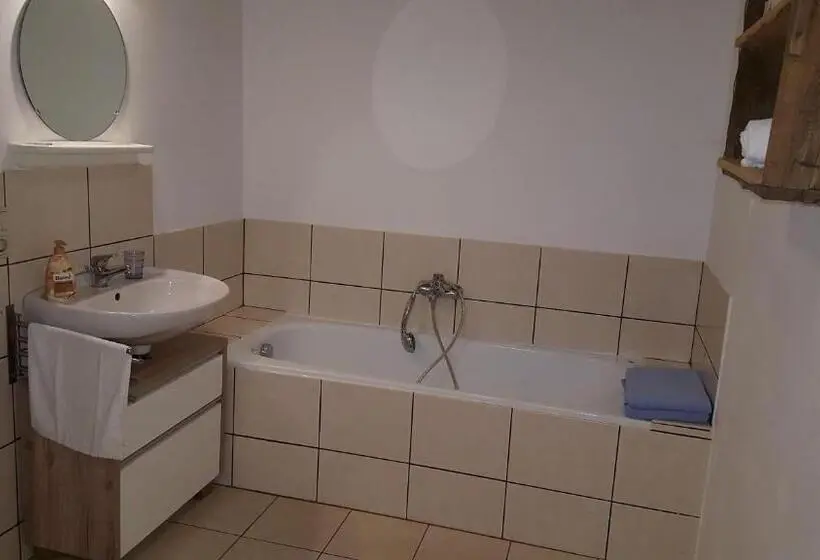 Huoneisto 1 Makuuhuone Puutarhanäkymä, Ferienhof Mühlthal