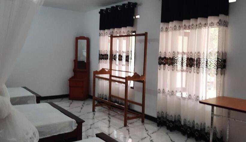 家庭间, Hikkaduwa Rest