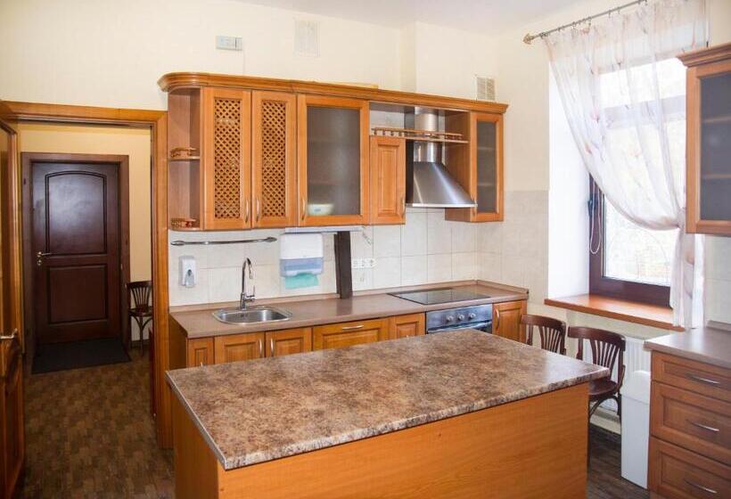 سوییت, Kohavi Forest Club