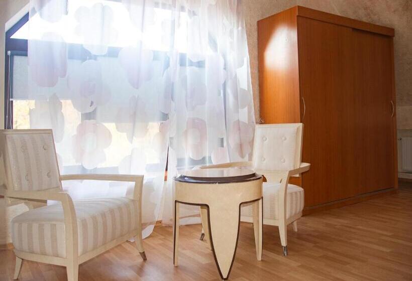 سوییت, Kohavi Forest Club