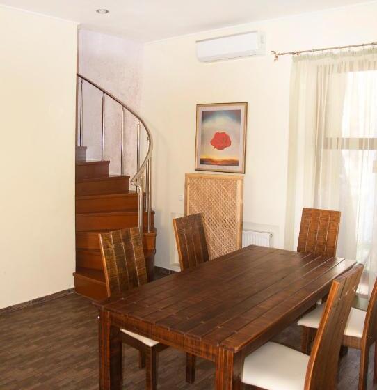 سوییت, Kohavi Forest Club