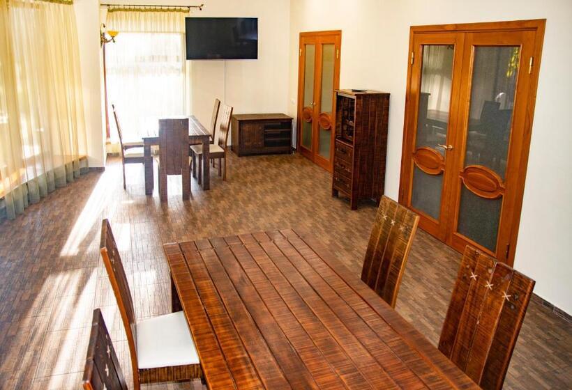 سوییت, Kohavi Forest Club