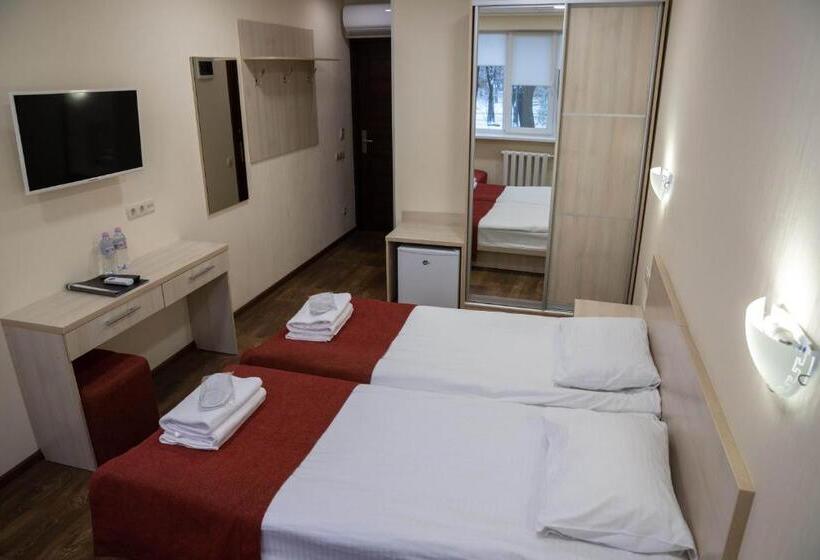 اتاق استاندارد سه نفره, Kohavi Forest Club