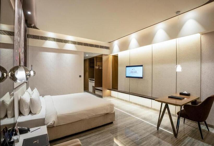 豪华房间, Seven Eleven Hotels And Club