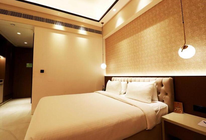 豪华房间, Seven Eleven Hotels And Club