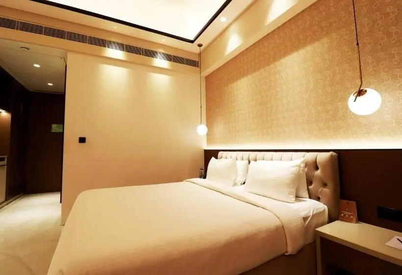 デラックスルーム, Seven Eleven Hotels And Club