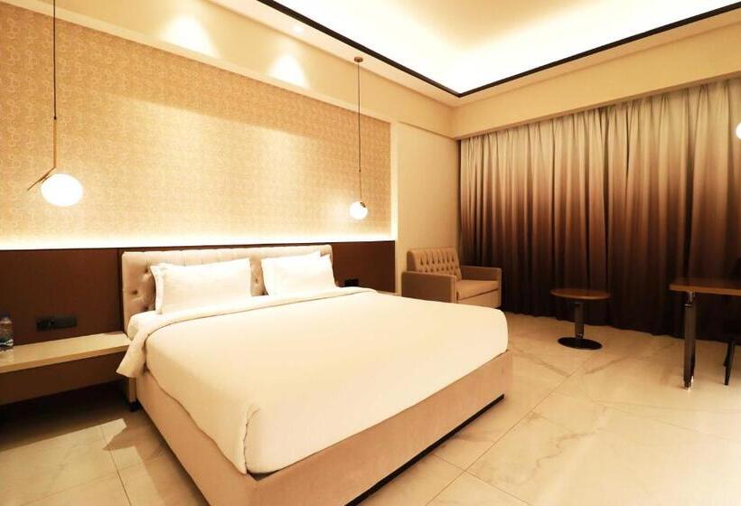 豪华房间, Seven Eleven Hotels And Club