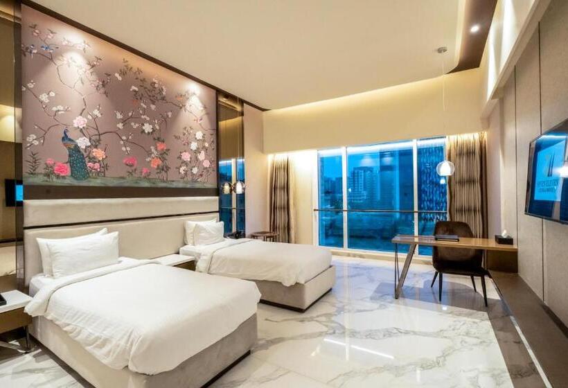 豪华房间, Seven Eleven Hotels And Club