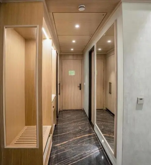 スーペリアールーム, Seven Eleven Hotels And Club