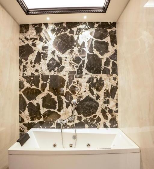 套房, Seven Eleven Hotels And Club